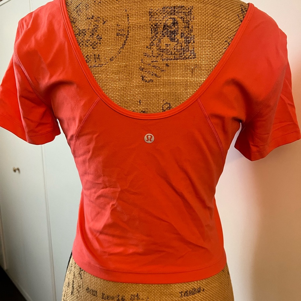 Vibrant Lululemon Coral V-Neck Women's Top - Picture 3 of 3